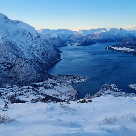 In The Heart Of Apartment Andalsnes